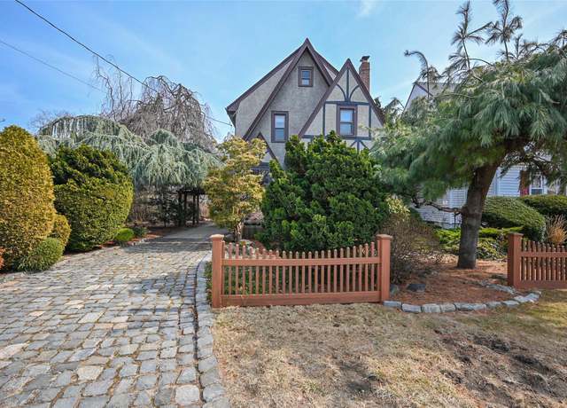 Property at 33-27 Utopia Pkwy, Flushing, NY 11358, 2 beds, 2 baths