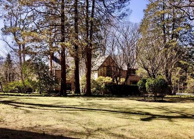 Property at 535 Manhasset Woods Rd, Manhasset, NY 11030, 6 beds, 5.5 baths