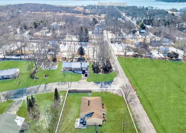 Property at 27 Evergreen Ave, East Moriches, NY 11940, 3 beds, 1.5 baths