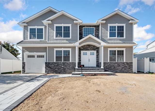 Property at 134 Southwood Cir, Syosset, NY 11791, 5 beds, 3.5 baths