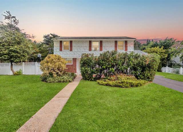 Property at 224 Oakland Ave, Deer Park, NY 11729, 4 beds, 1.5 baths