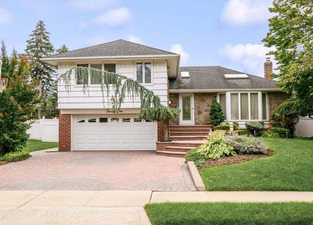 Property at 21 Hillvale Rd, Syosset, NY 11791, 3 beds, 2.5 baths