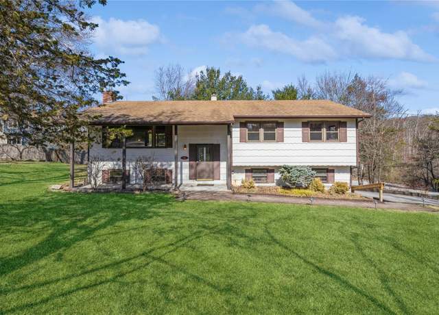Property at 74 Interlochen Pkwy, Monroe, NY 10950, 3 beds, 2.5 baths