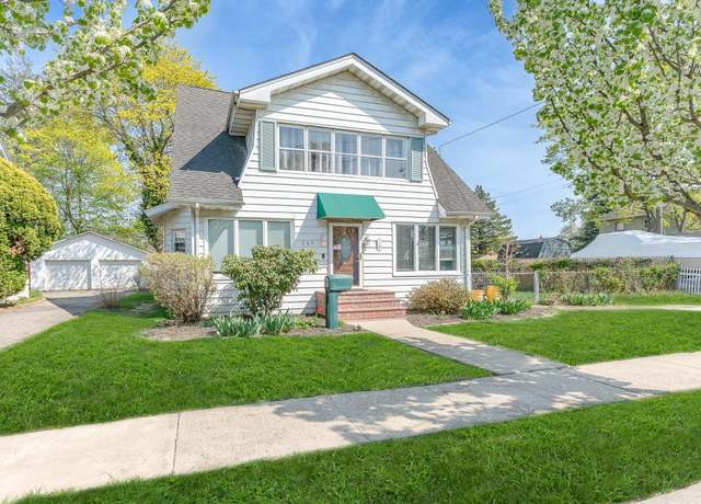 Property at 269 Oakview Ave, Farmingdale, NY 11735, 3 beds, 2 baths