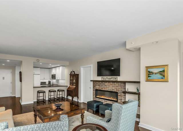 Property at 433 Main St #203, Port Washington, NY 11050, 2 beds, 2 baths
