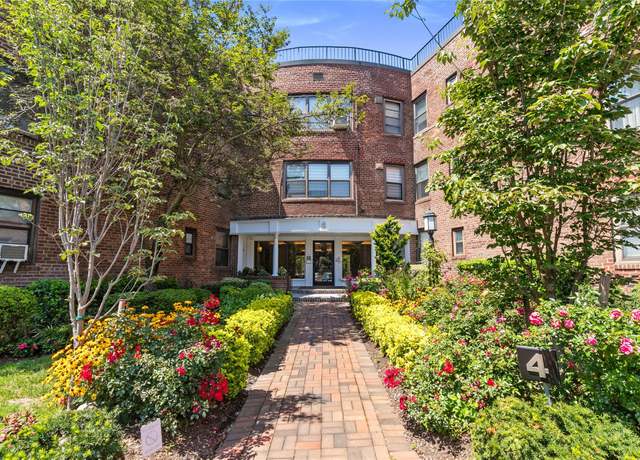 Property at 4 Townhouse Pl Unit 3H, Great Neck, NY 11021, 1 bed, 1 bath