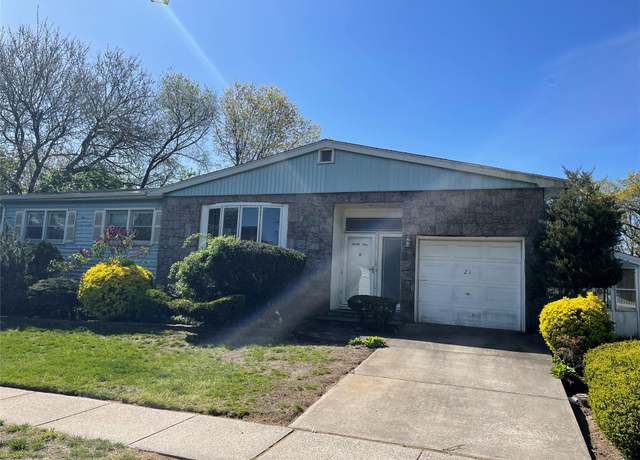 Property at 21 Flower Rd, Valley Stream, NY 11581, 3 beds, 2.5 baths