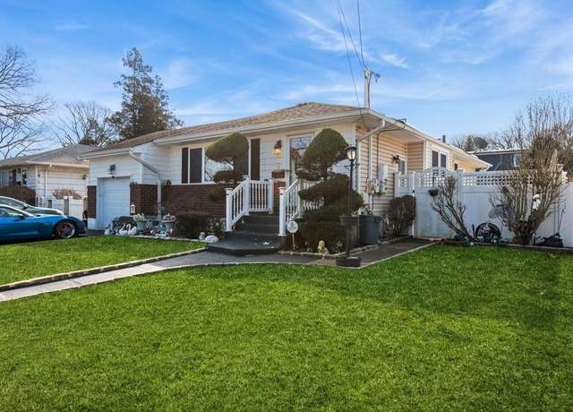 Property at 160 Jerusalem Ave, Massapequa, NY 11758, 3 beds, 1.5 baths