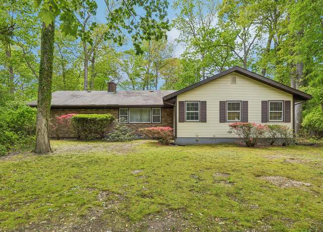 Property at 54 Cedar St, Stony Brook, NY 11790, 5 beds, 2 baths