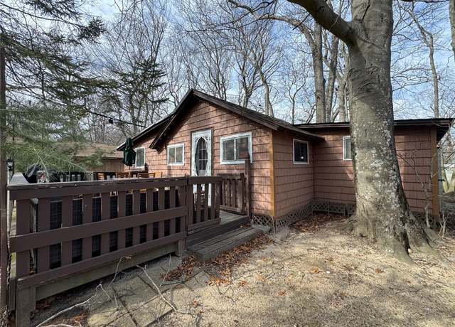 Property at 28 Anchor Path, Baiting Hollow, NY 11933, 2 beds, 1 bath