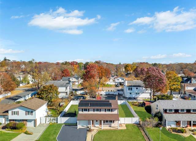 Property at 141 Root Ave, Central Islip, NY 11722, 3 beds, 1.5 baths