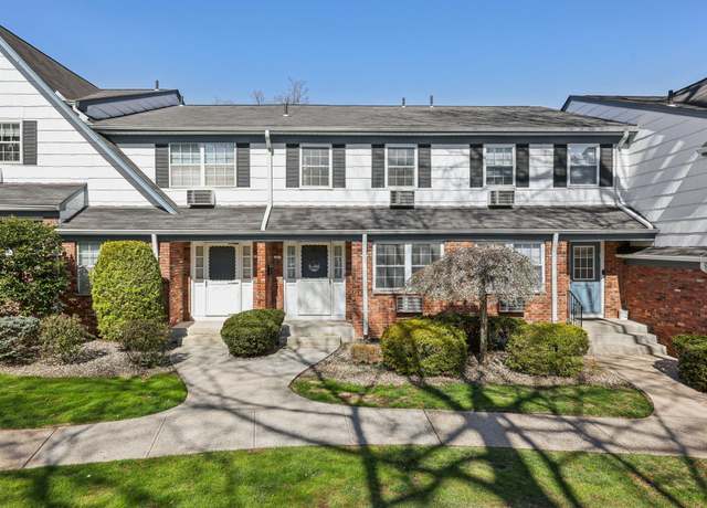 Property at 189 Doxbury Ln, Suffern, NY 10901, 2 beds, 2.5 baths