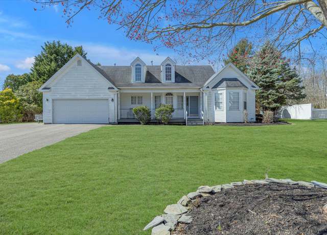 Property at 4 Paige Ln, Moriches, NY 11955, 3 beds, 2 baths