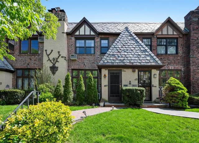 Property at 82-42 62nd Ave, Middle Village, NY 11379, 3 beds, 2.5 baths