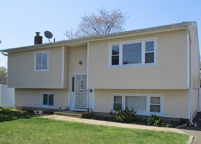 Property at 28 Adams St S, Farmingdale, NY 11735, 5 beds, 2 baths