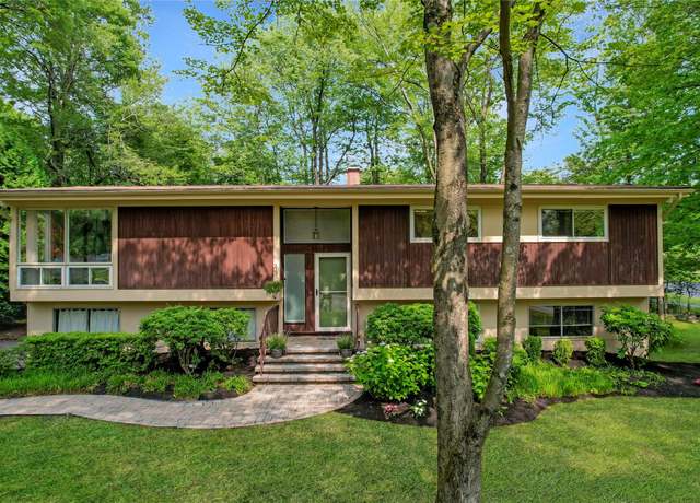 Property at 2 Hedge Row, New City, NY 10956, 5 beds, 2.5 baths