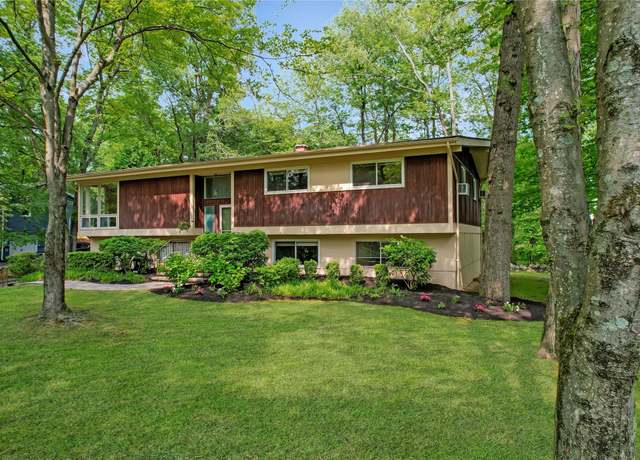 Property at 2 Hedge Row, New City, NY 10956, 5 beds, 2.5 baths