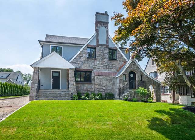 Property at 138 Mount Joy Pl, New Rochelle, NY 10801, 6 beds, 4.5 baths