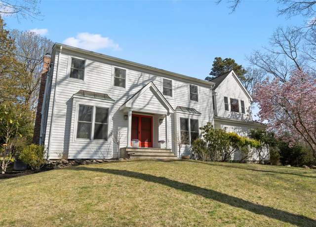 Property at 7 Locust Ave, Setauket, NY 11733, 5 beds, 4.5 baths