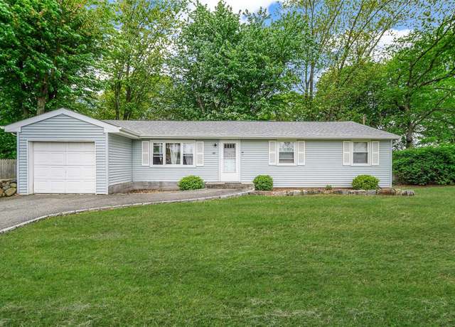Property at 1564 Illinois Ave, Bay Shore, NY 11706, 3 beds, 1 bath