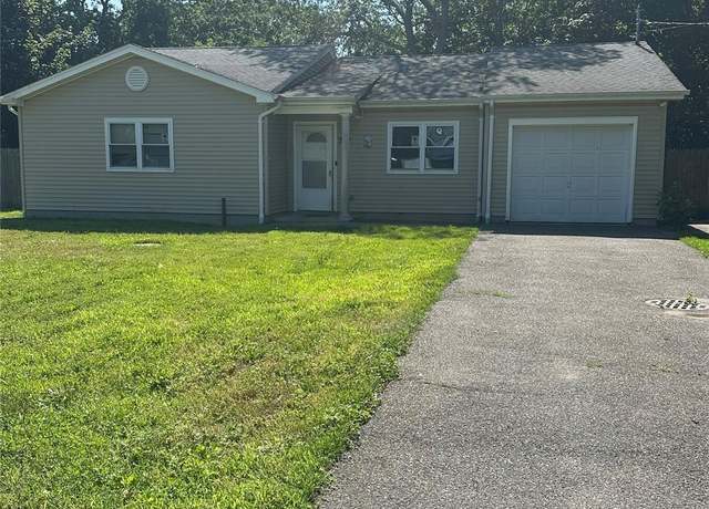 Property at 752 Bayview Ave, Bellport, NY 11713, 3 beds, 1.5 baths