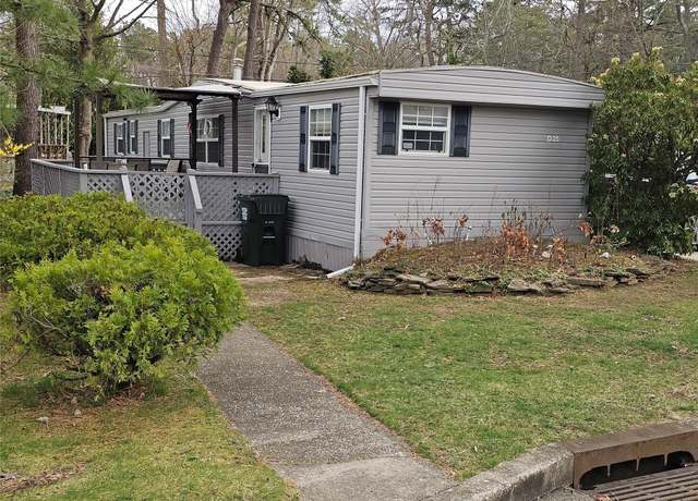 Property at 525 Riverleigh Ave Unit D25, Riverhead, NY 11901, 2 beds, 1 bath
