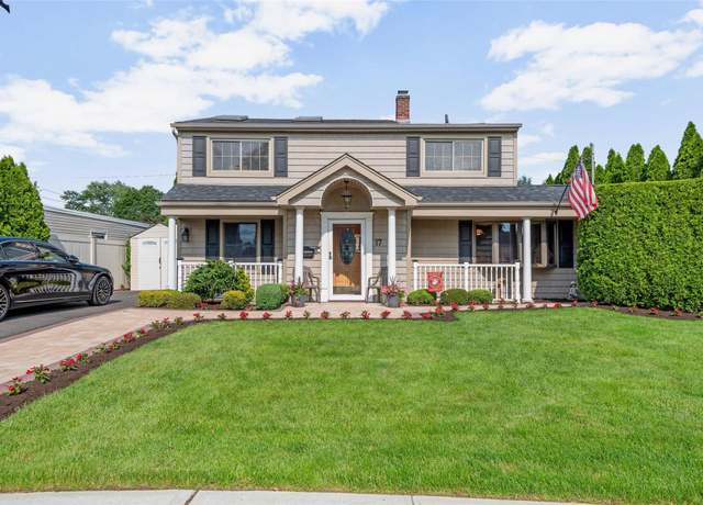 Property at 17 Acorn Ln, Levittown, NY 11756, 3 beds, 3 baths