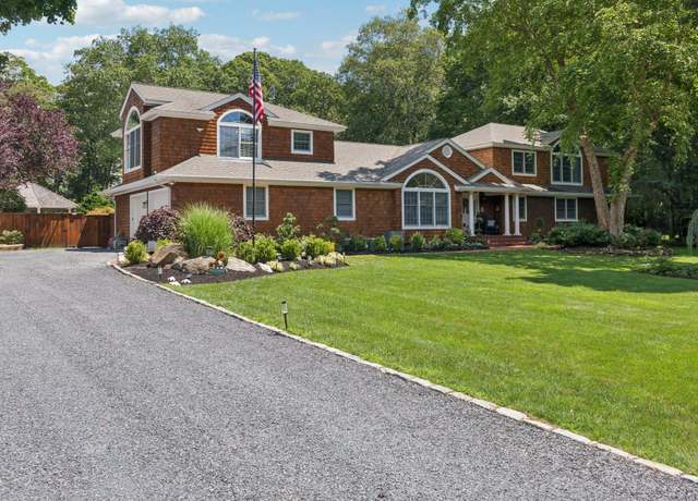 Property at 21 Inlet View Path, East Moriches, NY 11940, 6 beds, 5 baths