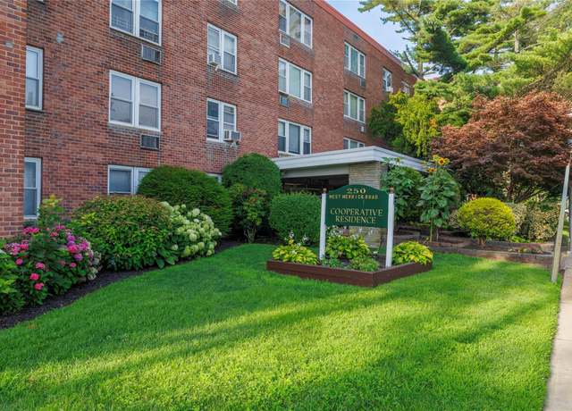 Property at 250 W Merrick Rd Unit 1E, Freeport, NY 11520, 2 beds, 1 bath
