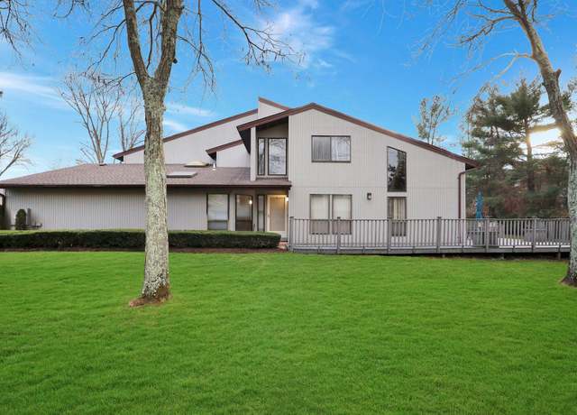 Property at 94 Foxwood Dr, Jericho, NY 11753, 4 beds, 3.5 baths