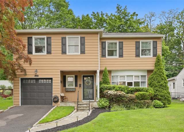 Property at 243 Albemarle Rd, White Plains, NY 10605, 3 beds, 2.5 baths