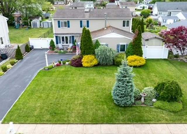 Property at 436 Greenbelt Pkwy, Holtsville, NY 11742, 4 beds, 2 baths