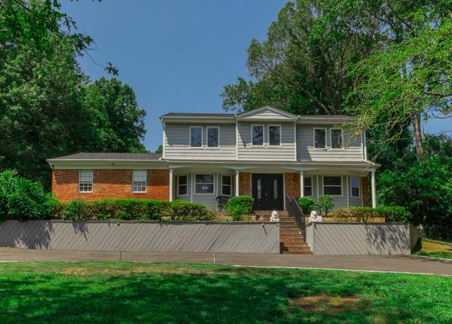Property at 45 Grandview Ln, Smithtown, NY 11787, 4 beds, 2.5 baths