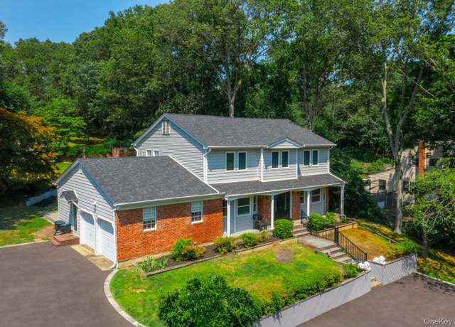 Property at 45 Grandview Ln, Smithtown, NY 11787, 4 beds, 2.5 baths