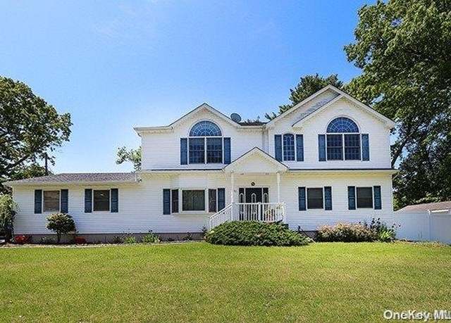 Property at 80 Rosevale Ave, Ronkonkoma, NY 11779, 5 beds, 3.5 baths