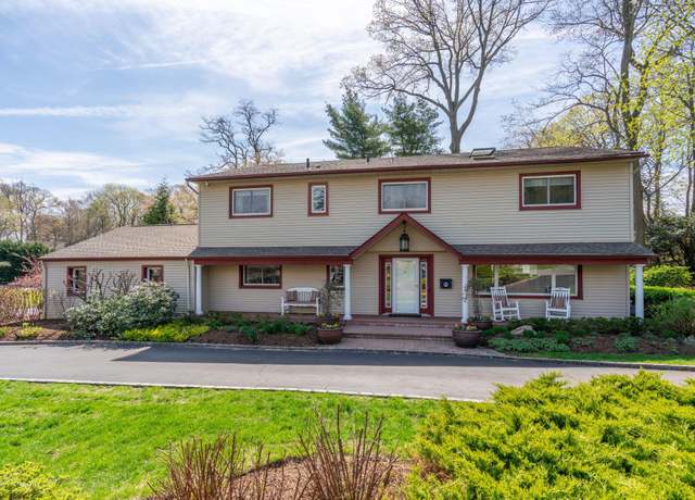 Property at 10 Redwood Dr, East Hills, NY 11576, 5 beds, 3 baths