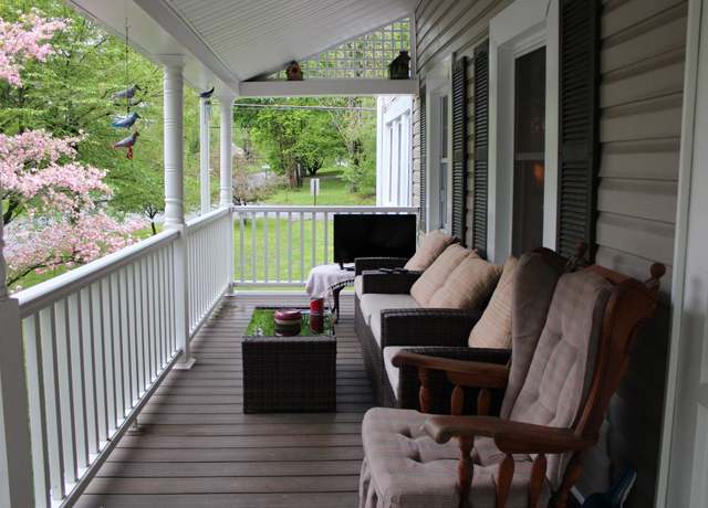 Property at 21 Overlook Rd, Poughkeepsie, NY 12603, 3 beds, 1.5 baths