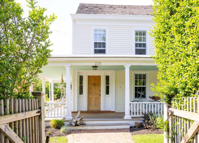 Property at 675 Champlin Pl, Greenport, NY 11944, 4 beds, 2.5 baths