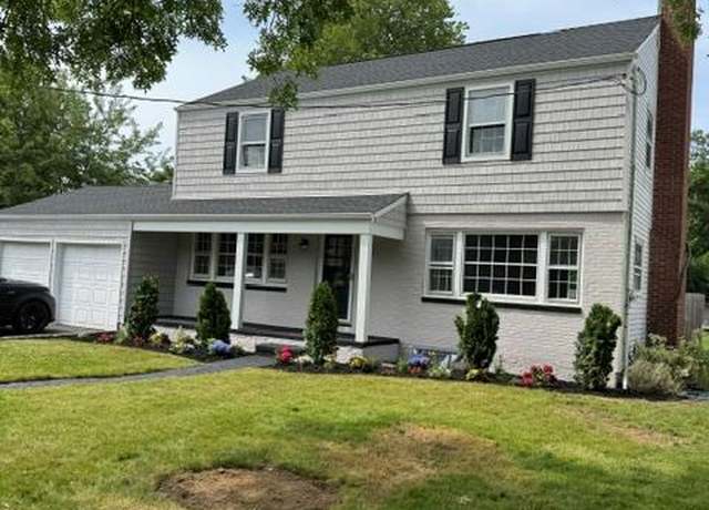 Property at 7 Rutland Ave, Rockville Centre, NY 11570, 3 beds, 2.5 baths