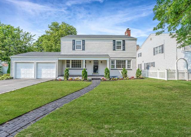 Property at 7 Rutland Ave, Rockville Centre, NY 11570, 3 beds, 2.5 baths