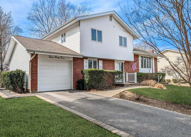 Property at 333 Town Line Rd, East Northport, NY 11731, 4 beds, 1.5 baths