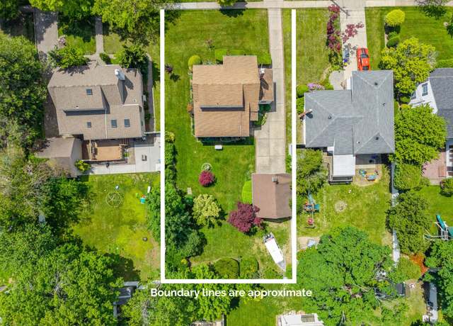 Property at 10 Frankel Rd, Massapequa, NY 11758, 4 beds, 1.5 baths