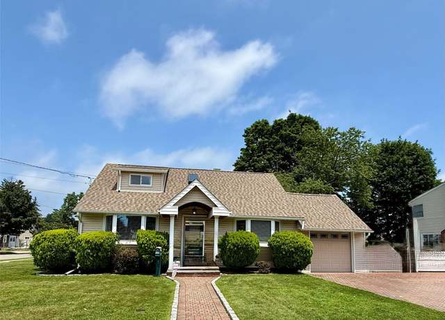 Property at 7 Ronald Ave, Hicksville, NY 11801, 3 beds, 2.5 baths