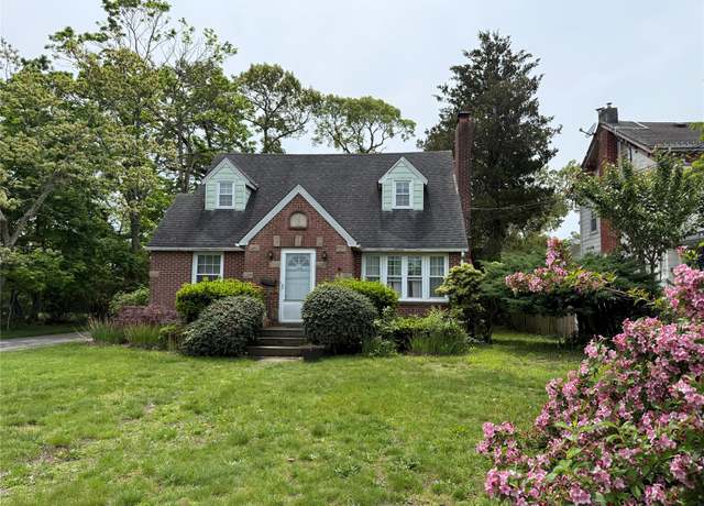 Property at 126 Carman St, Patchogue, NY 11772, 3 beds, 1.5 baths