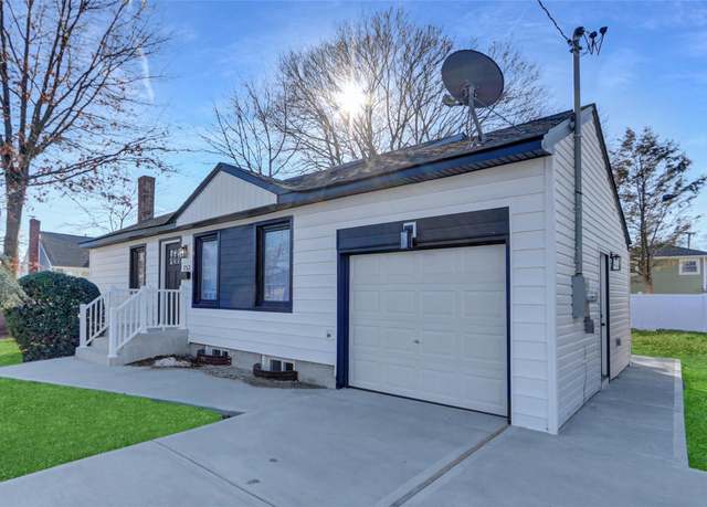 Property at 153 New York Ave, Westbury, NY 11590, 5 beds, 2 baths