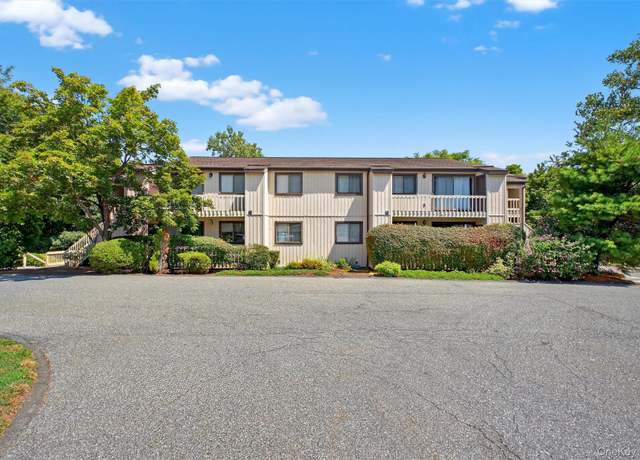 Property at 26 Overlook Cmns #26, Yorktown Heights, NY 10598, 2 beds, 2 baths