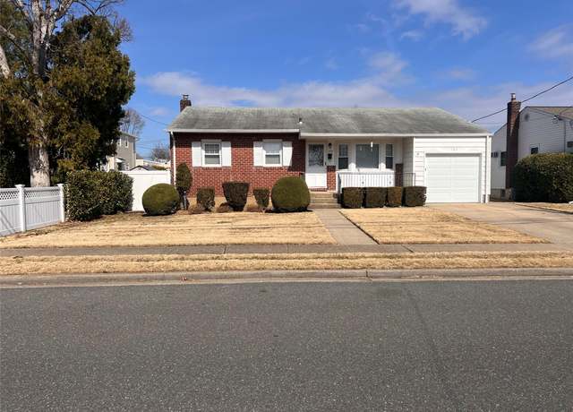 Property at 185 N Hawthorne St, Massapequa, NY 11758, 3 beds, 2.5 baths