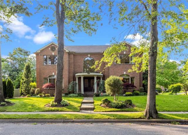 Property at 33 Snapdragon Ln, Roslyn Heights, NY 11577, 6 beds, 5.5 baths