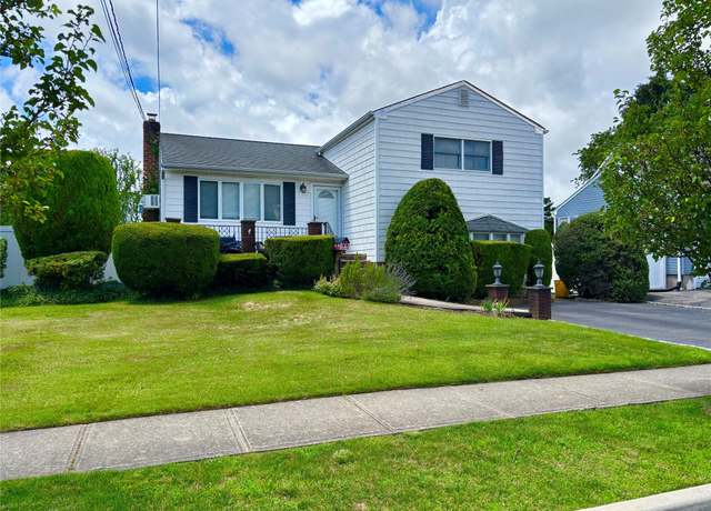 Property at 107 Intervale Ave, Farmingdale, NY 11735, 3 beds, 2 baths