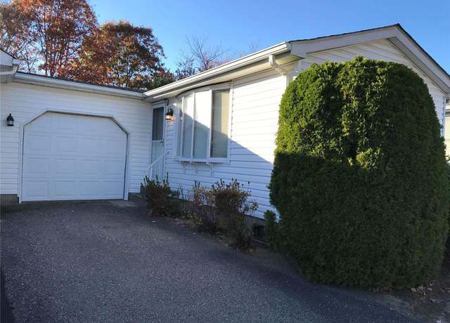 Property at 5129 Village Cir #5129, Manorville, NY 11949, 1 bed, 1 bath
